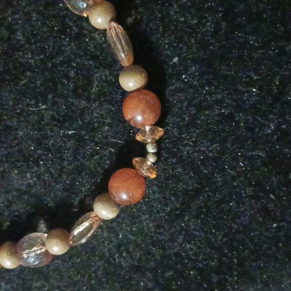Chic Beaded Necklace in Gold and Brown - Picture 2 of 4